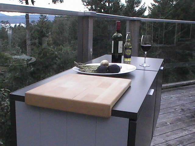 Top 3 Countertops for Outdoor Kitchens - The Cabinet Studio (Canada) Inc.